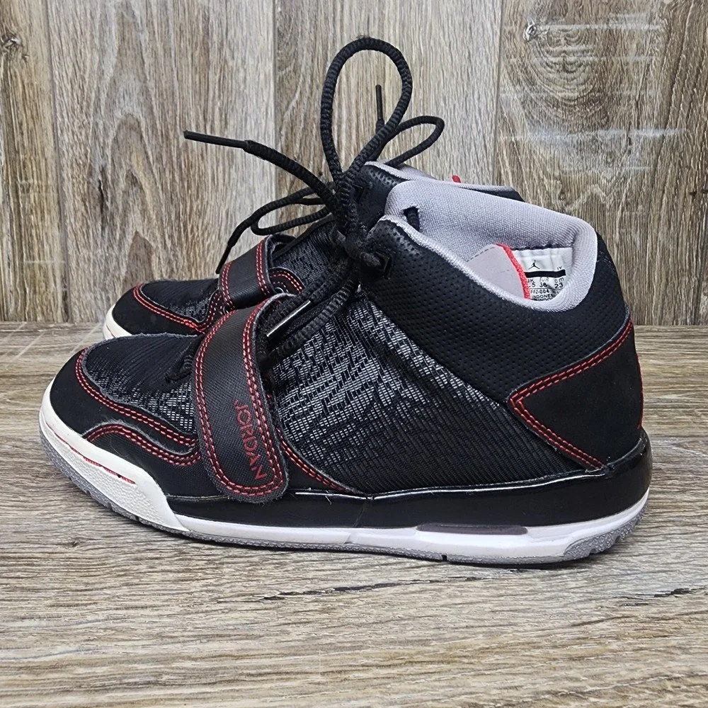 Jordan Nike Boys Basketball Sneakers 2013 #602662-004 Size‎ 4Y Black Gray Red
